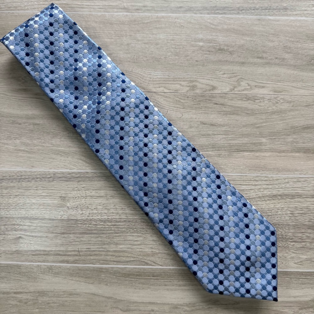Charles Tyrwhitt Men's Tie 100% Silk Blue Dots